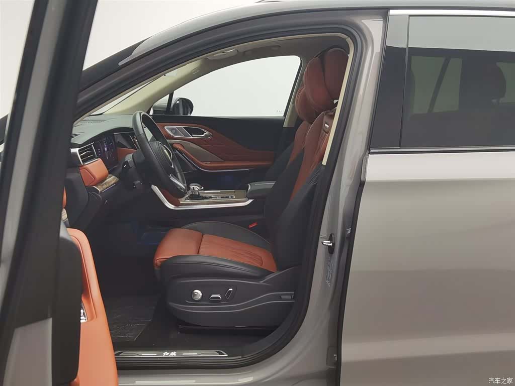 Hongqi HS7, 2024 10