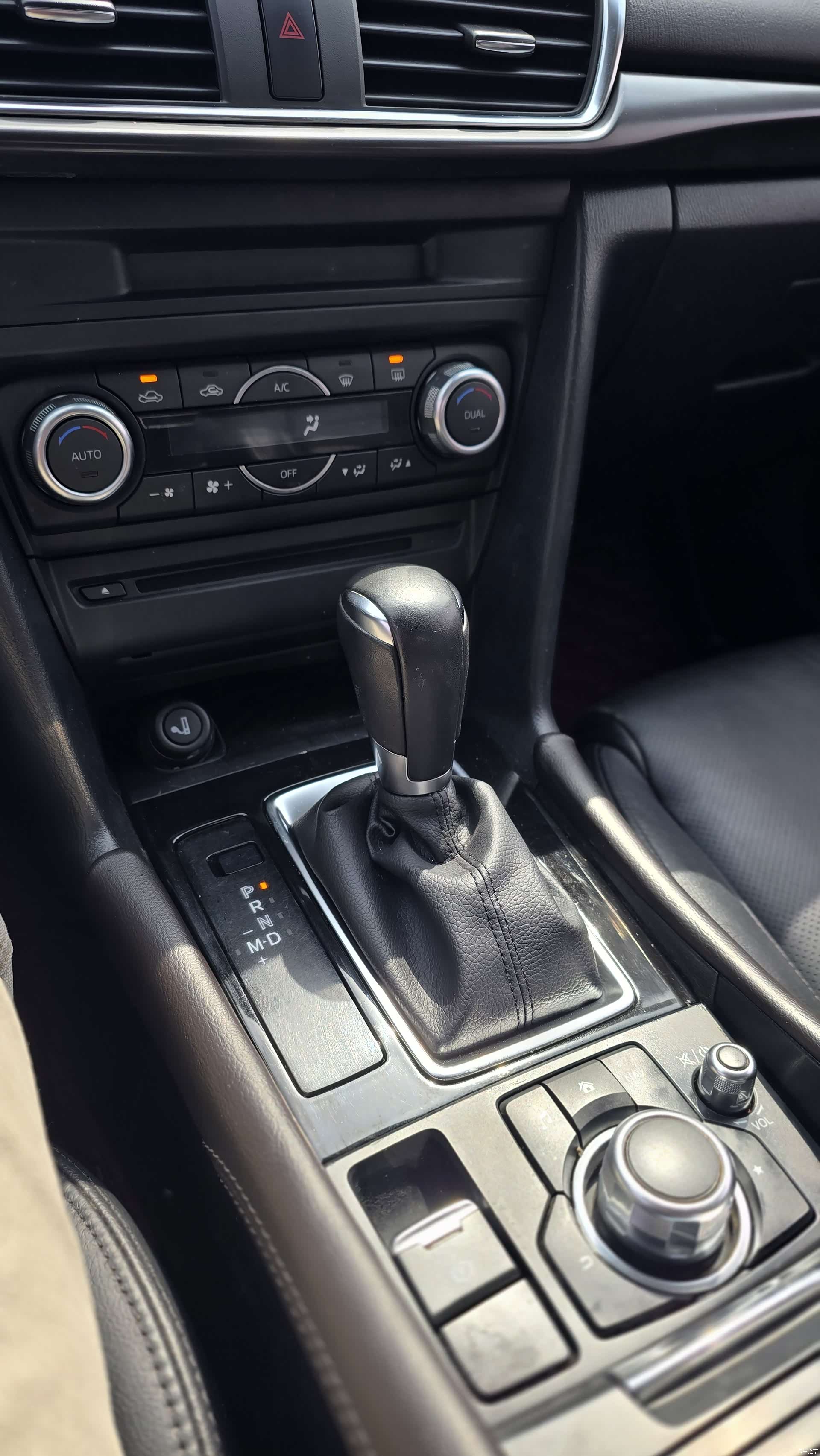 Mazda Mazda3, 2017 12