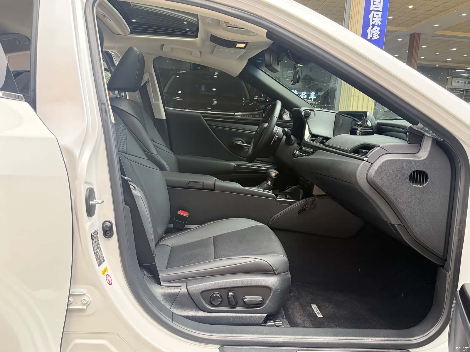 Lexus ES, 2019 7