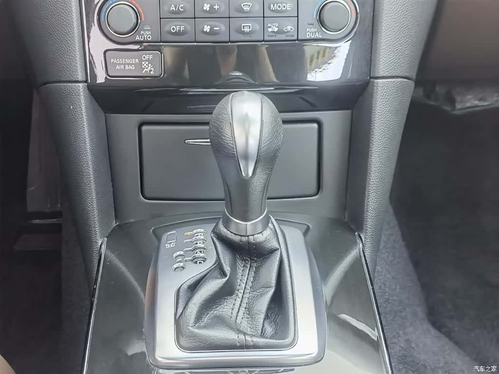 Infiniti QX70, 2020 13