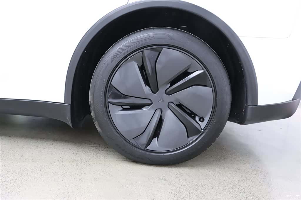 Tesla Model Y, 2026 30