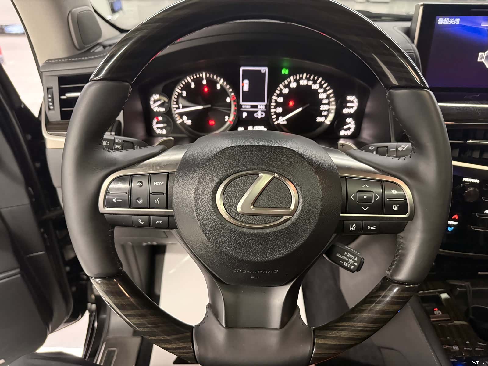 Lexus LX, 2018 16