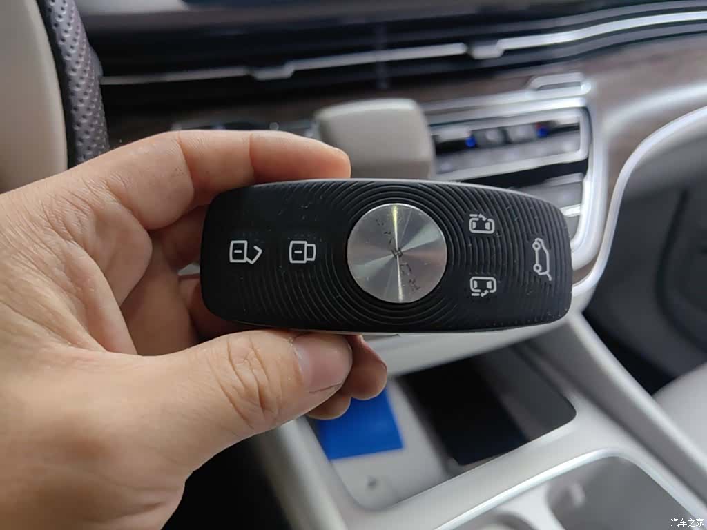 Roewe iMAX8, 2024 17