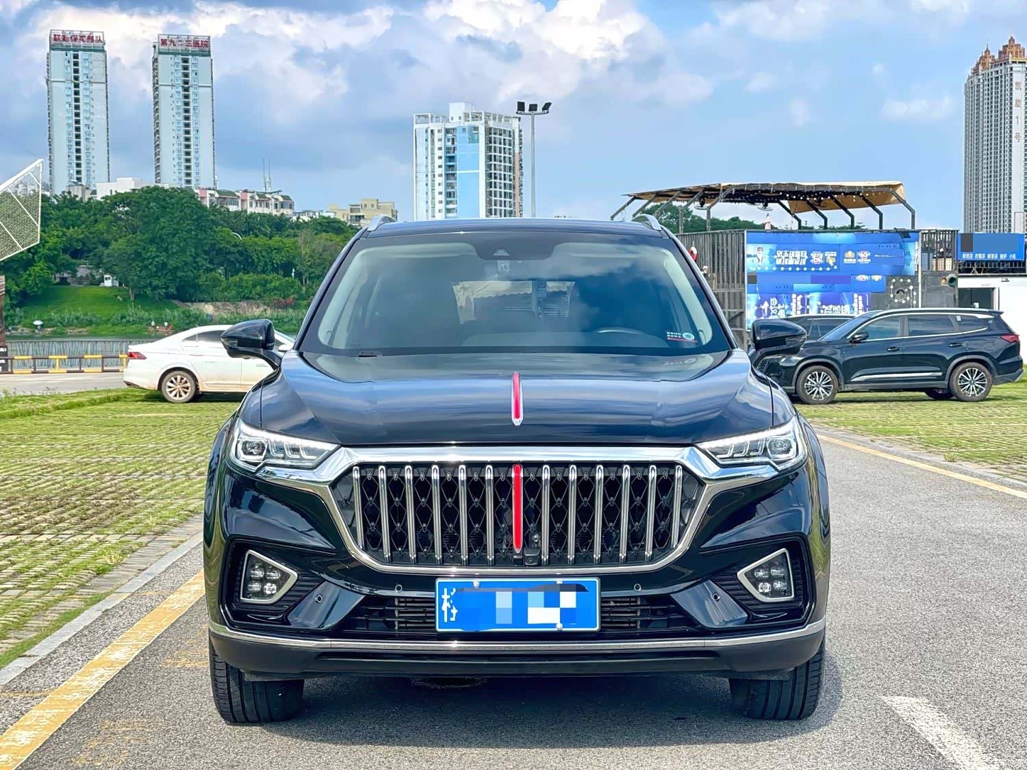 Hongqi HS5
