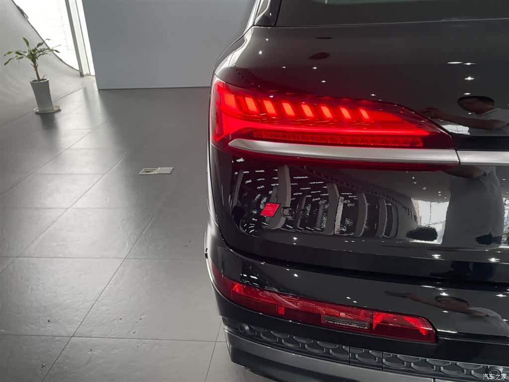 Audi Q7, 2025 9