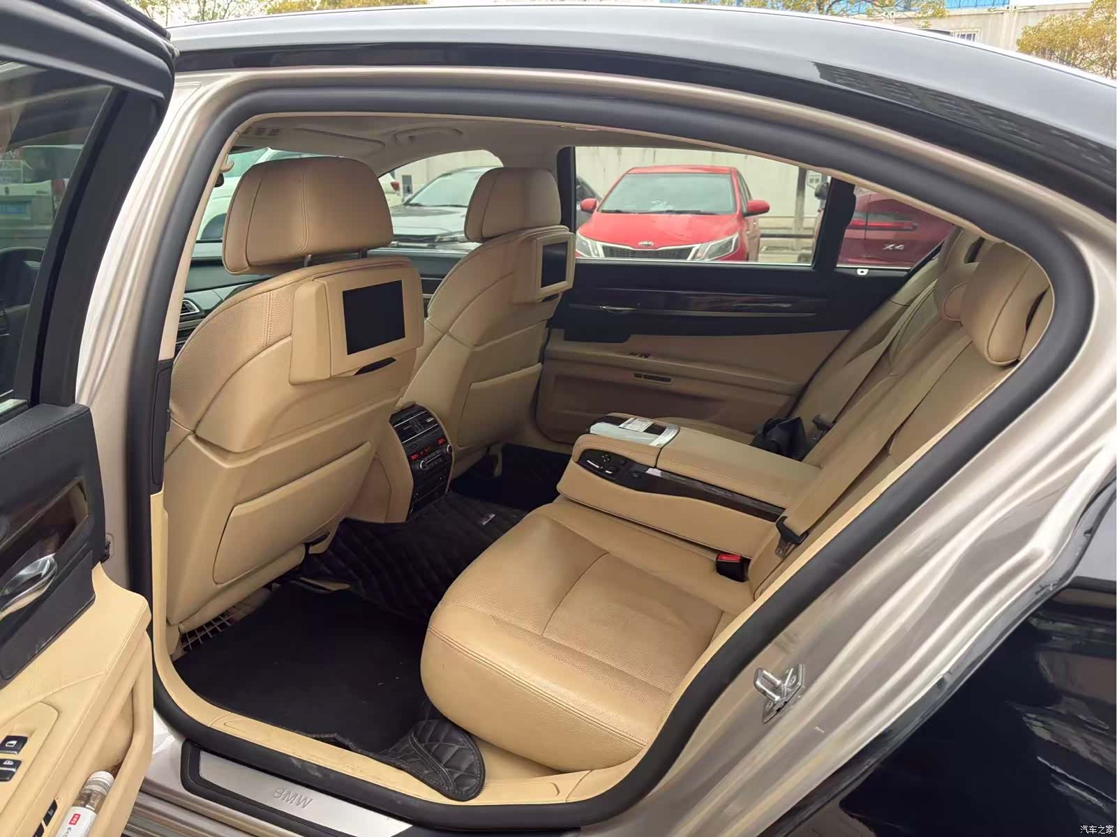 BMW 7 Series, 2012 6