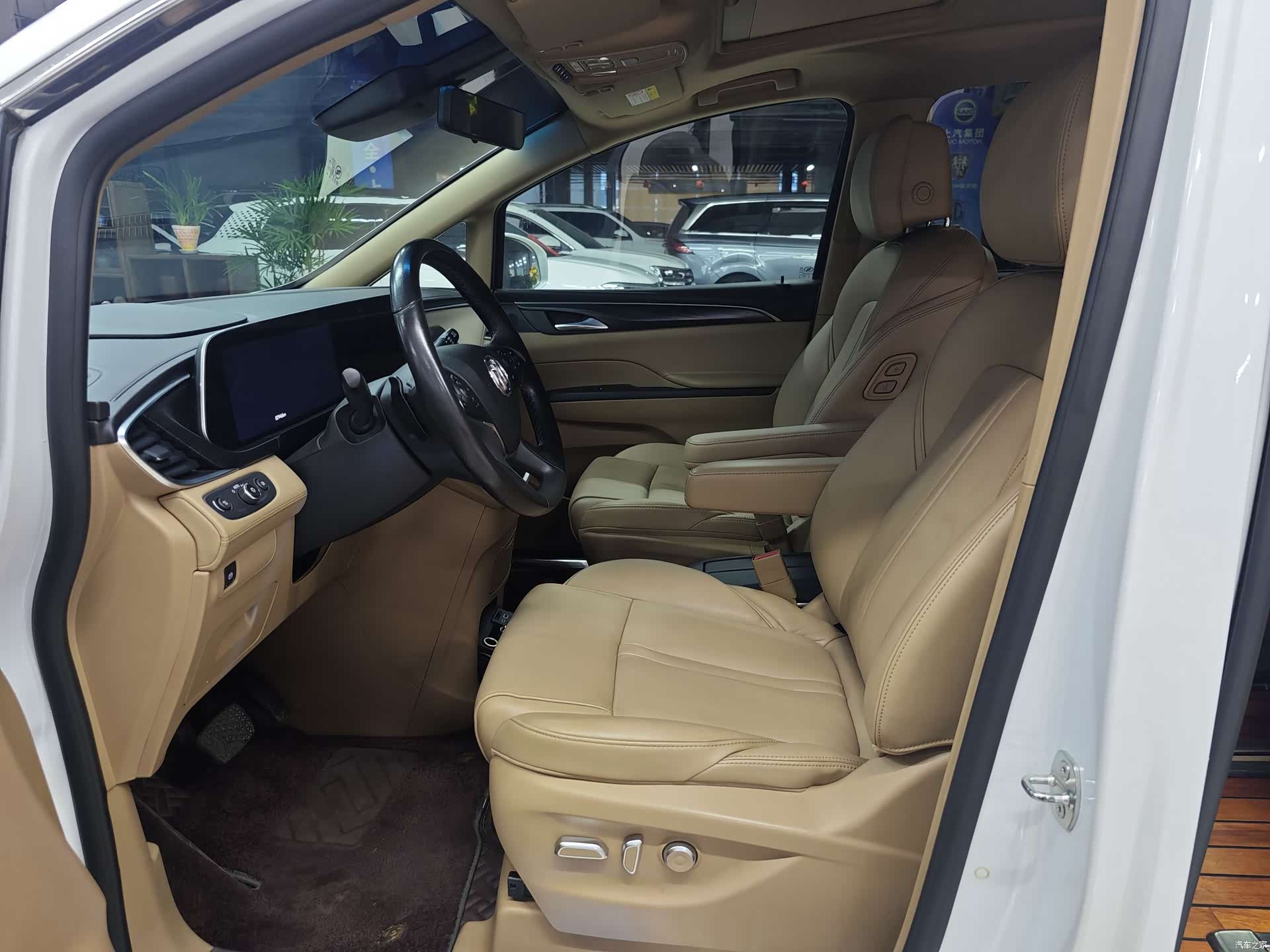 Buick GL8, 2020 все фото