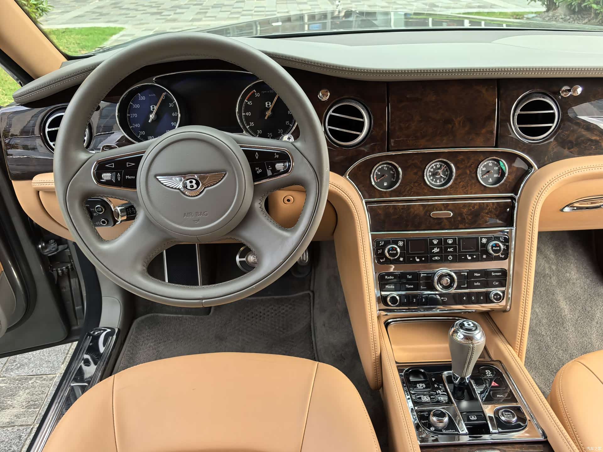 Bentley Mulsanne, 2015 43
