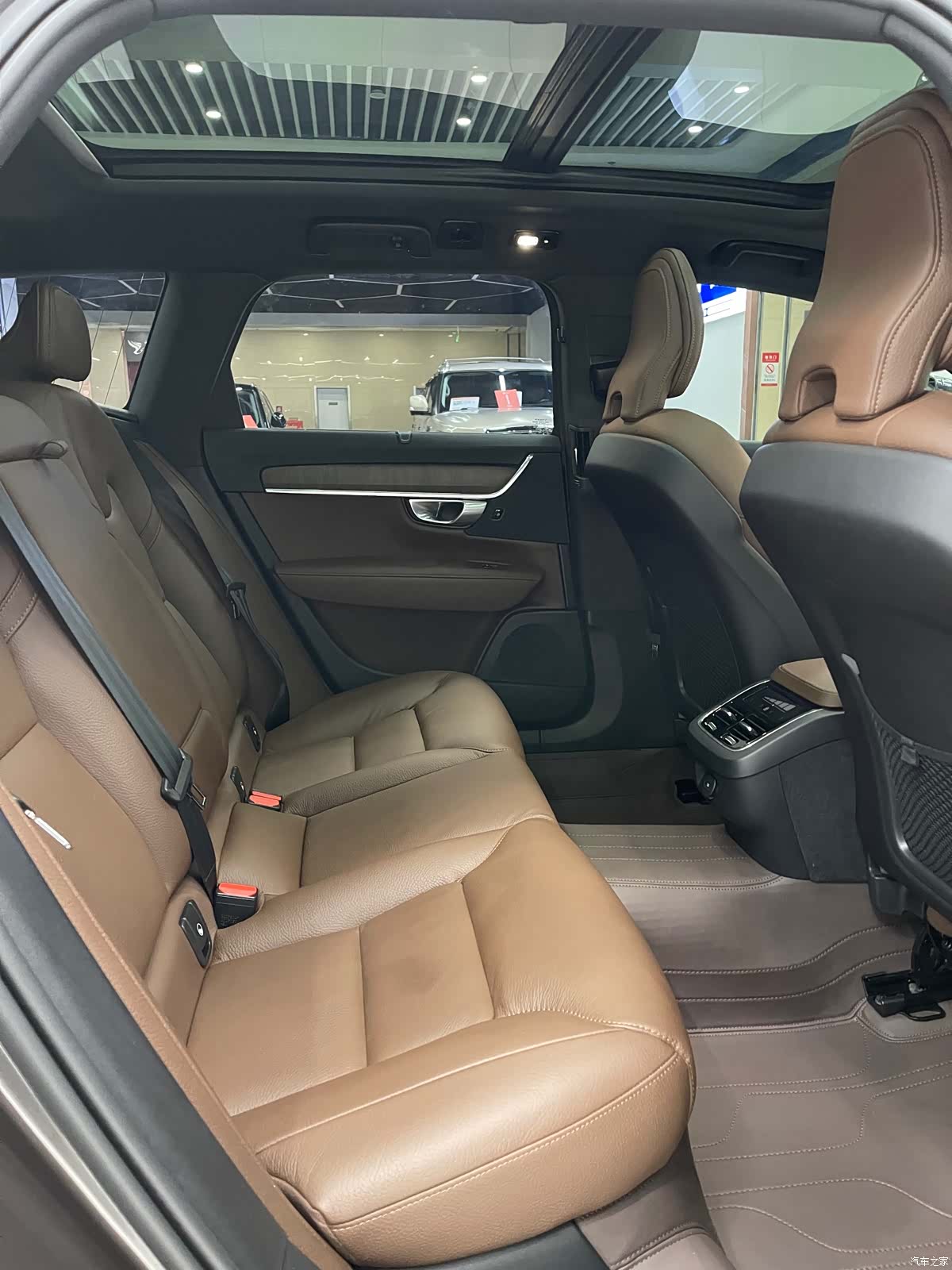 Volvo V90, 2025 10