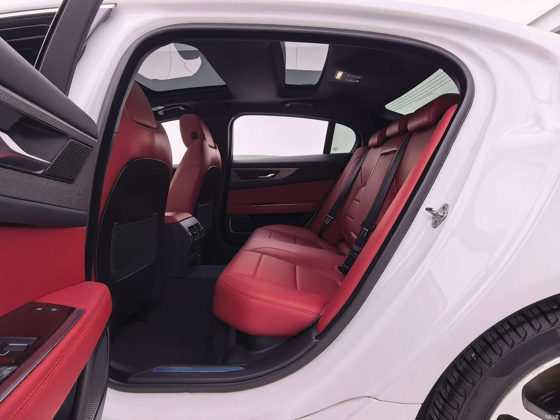 Land Rover XEL, 2022 7