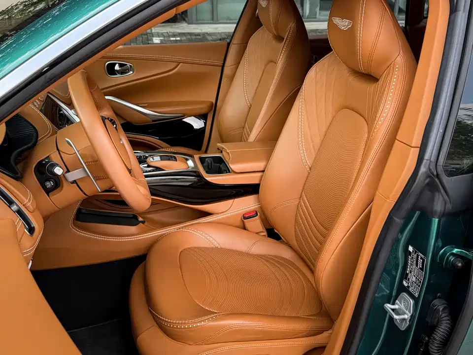 Aston Martin DBX Aston Martin DBX