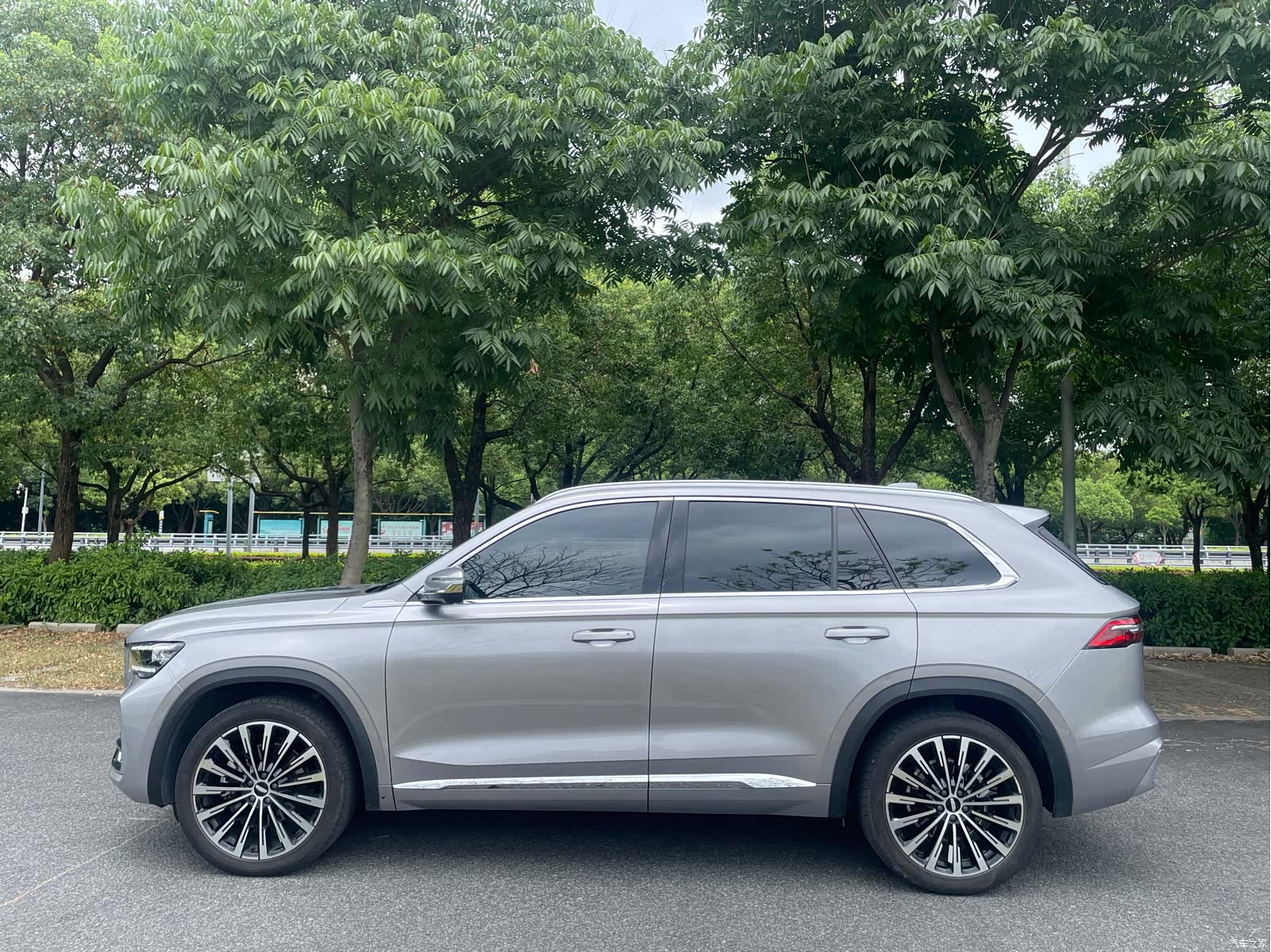 Geely Xingyue L, 2025 10