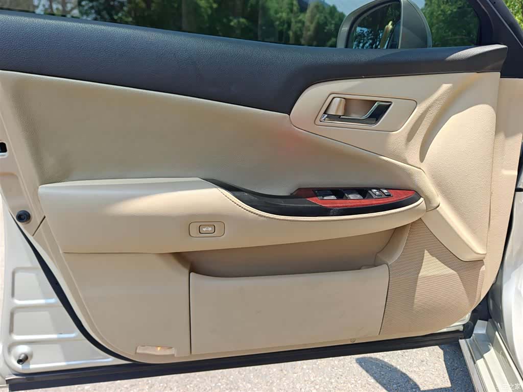 Toyota Crown, 2011 9