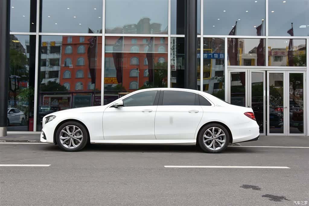 Mercedes-Benz E-Class, 2020 4