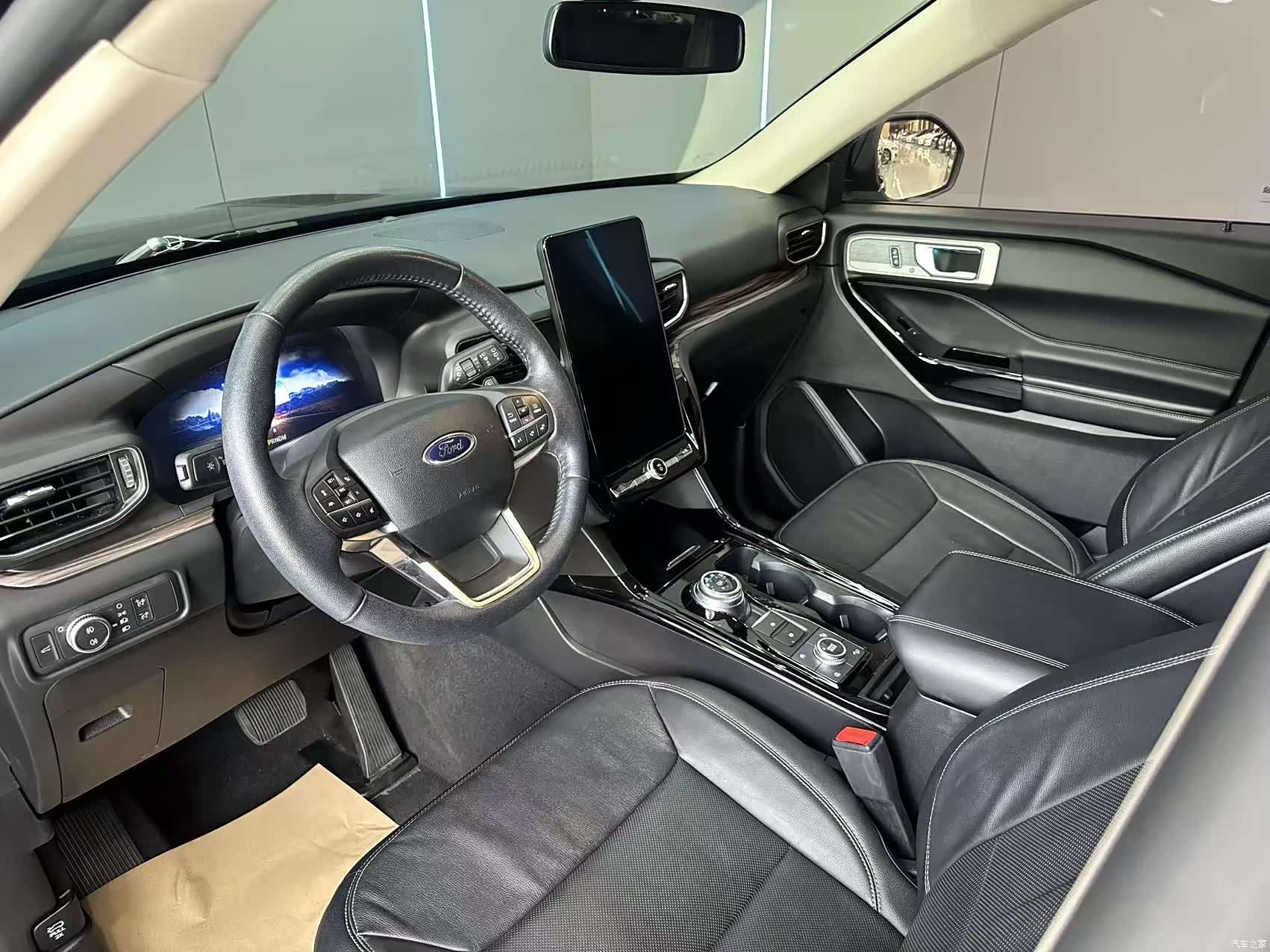 Ford Explorer, 2021 11