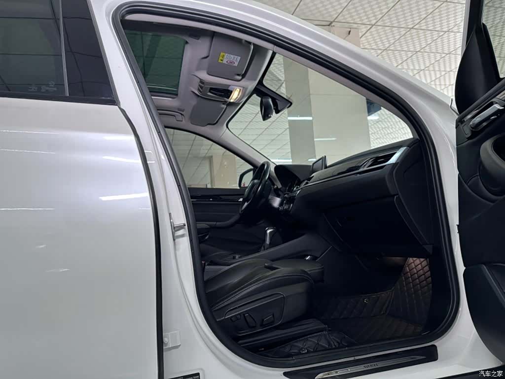 BMW X1, 2019 все фото