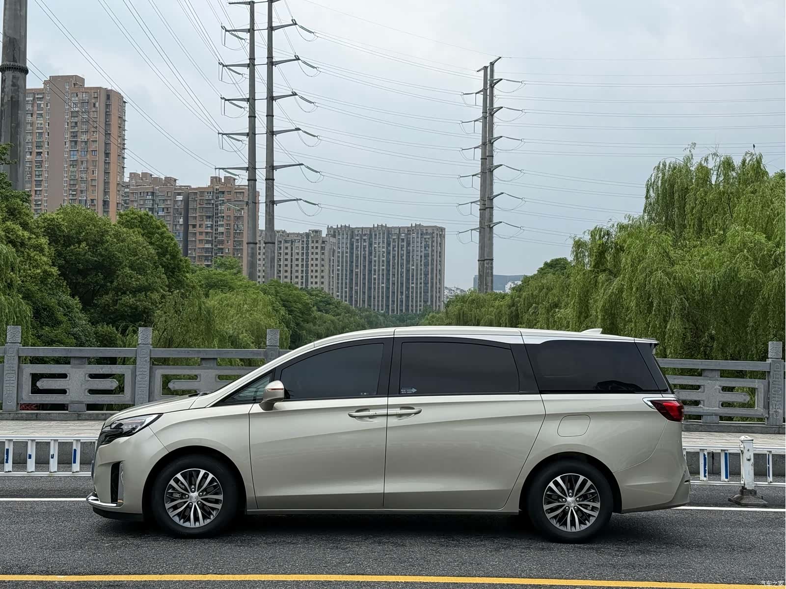 Buick GL8, 2022 4