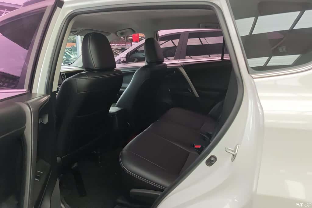 Toyota RAV4, 2017 11