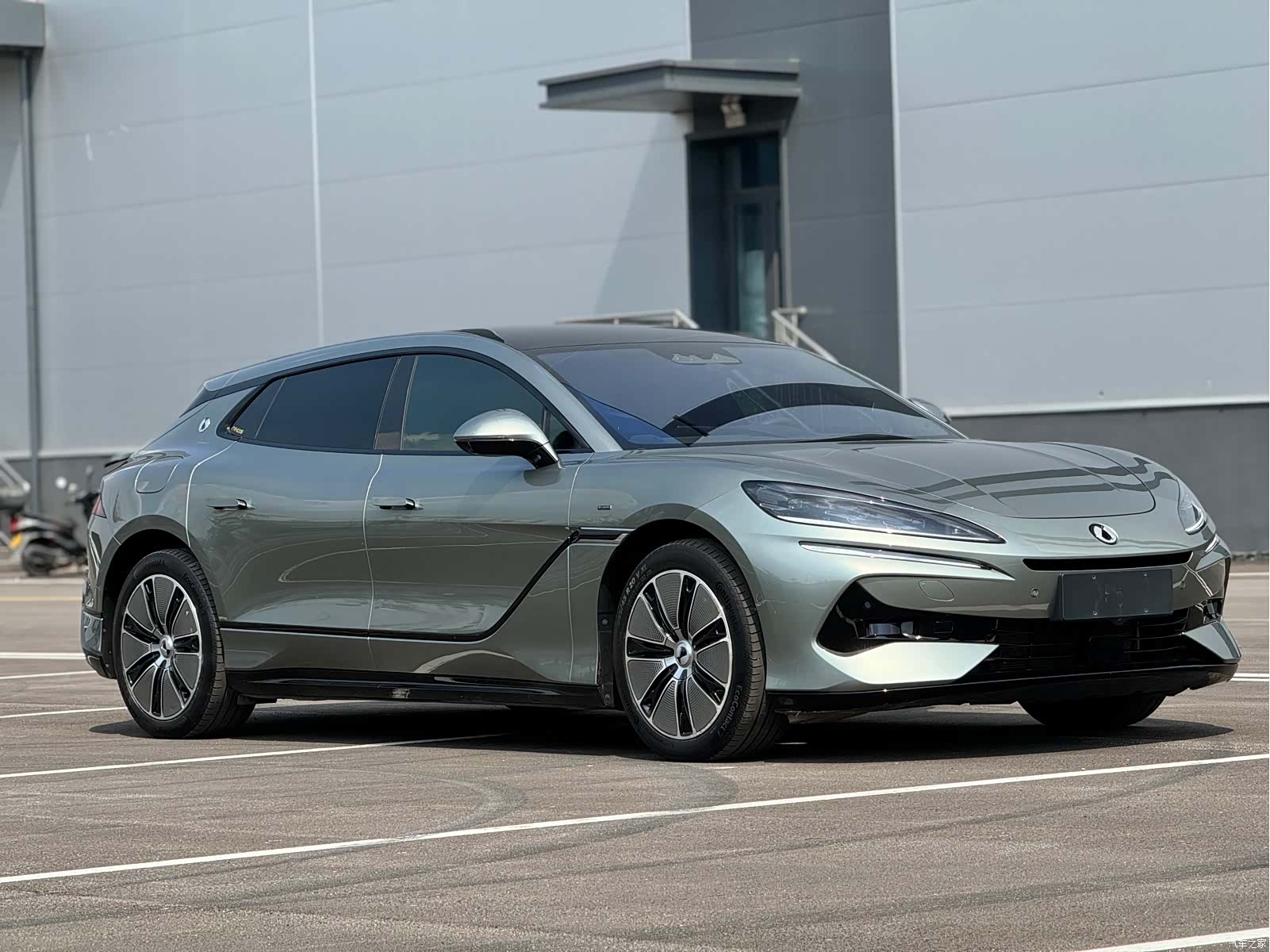 Denza Z9GT, 2024 3