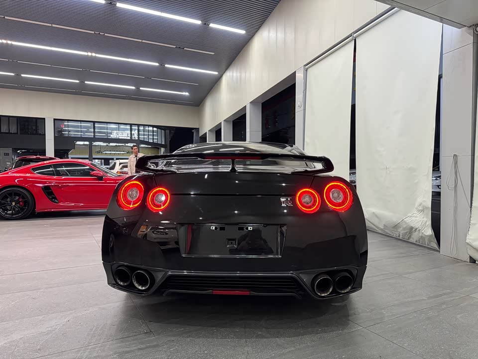 Nissan GT-R