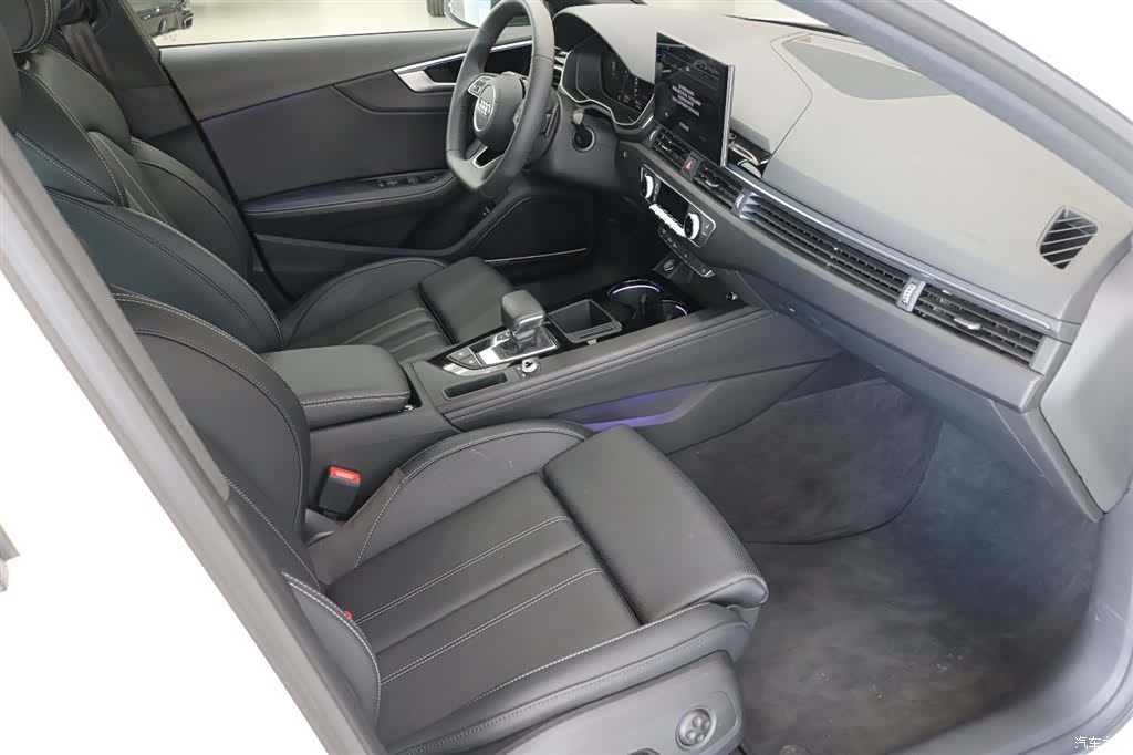 Audi A4L, 2025 13