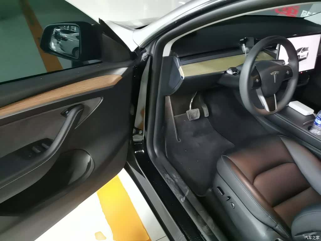 Tesla Model Y, 2023 16