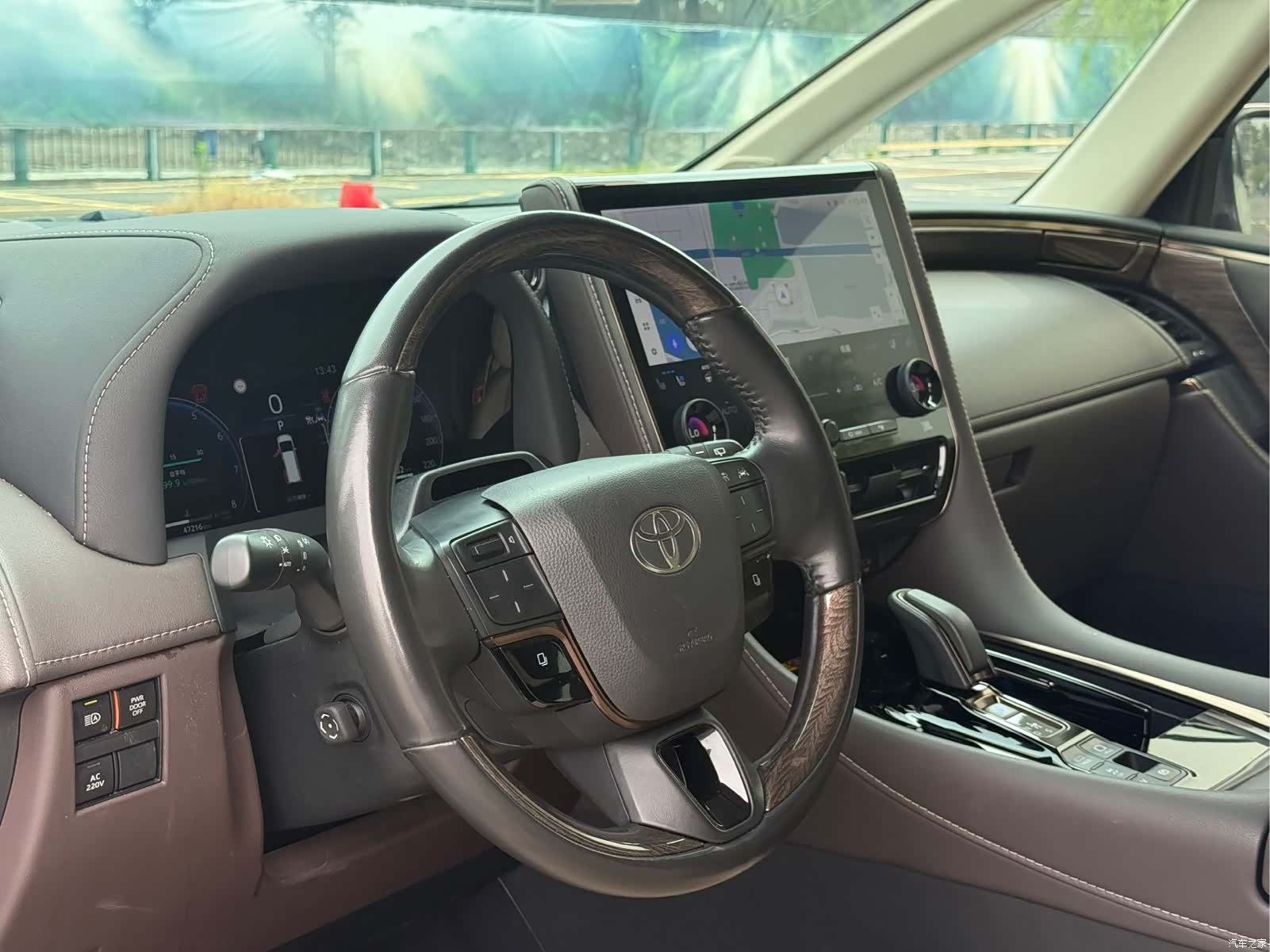 Toyota Alphard, 2023 9