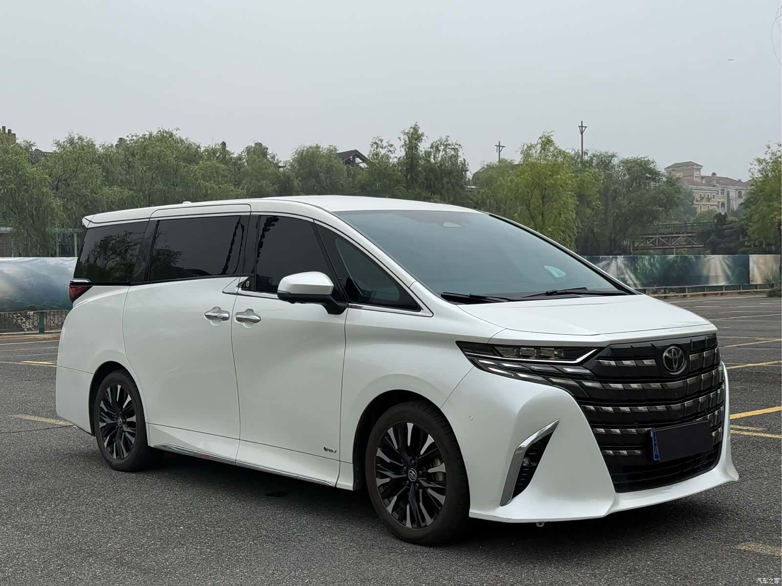 Toyota Alphard, 2023 2