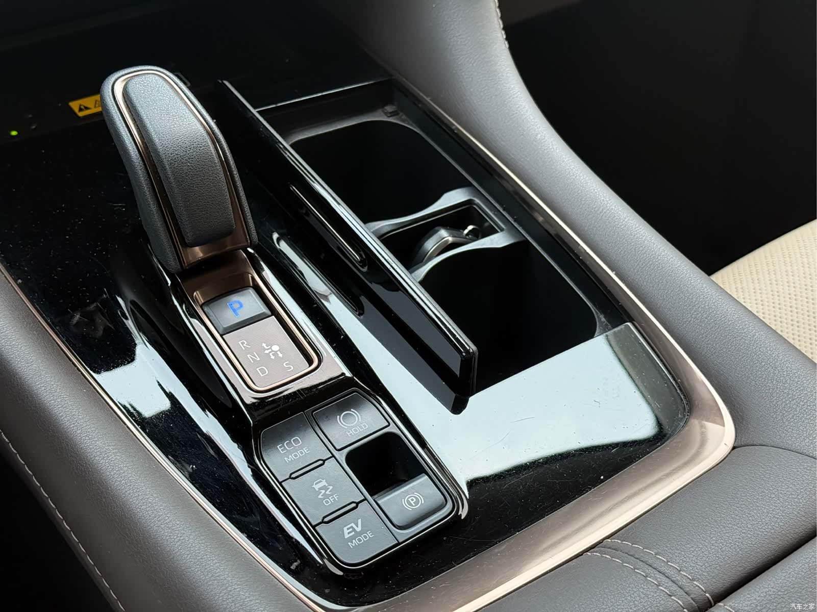 Toyota Alphard, 2023 12
