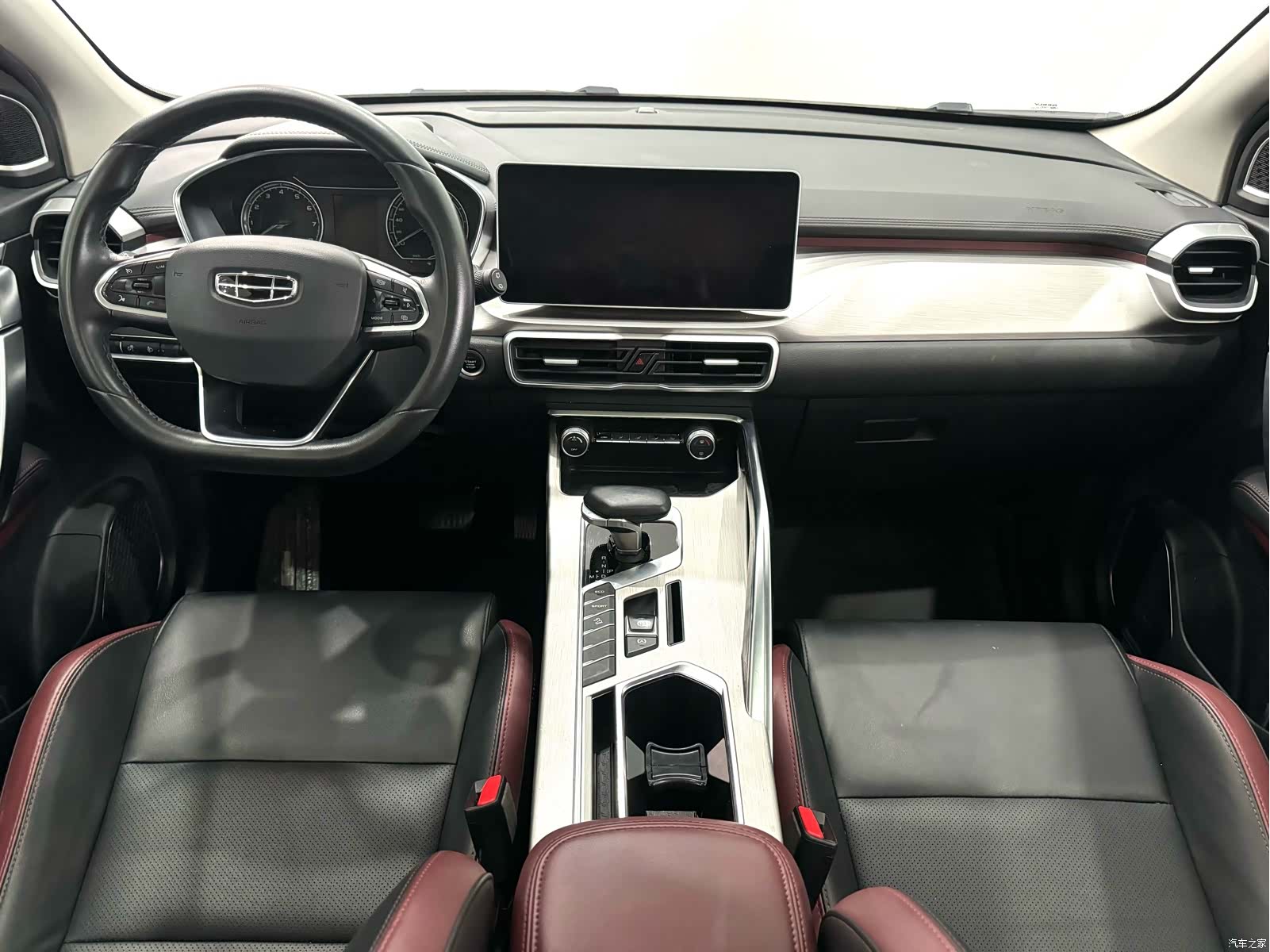 Geely Coolray, 2022 11