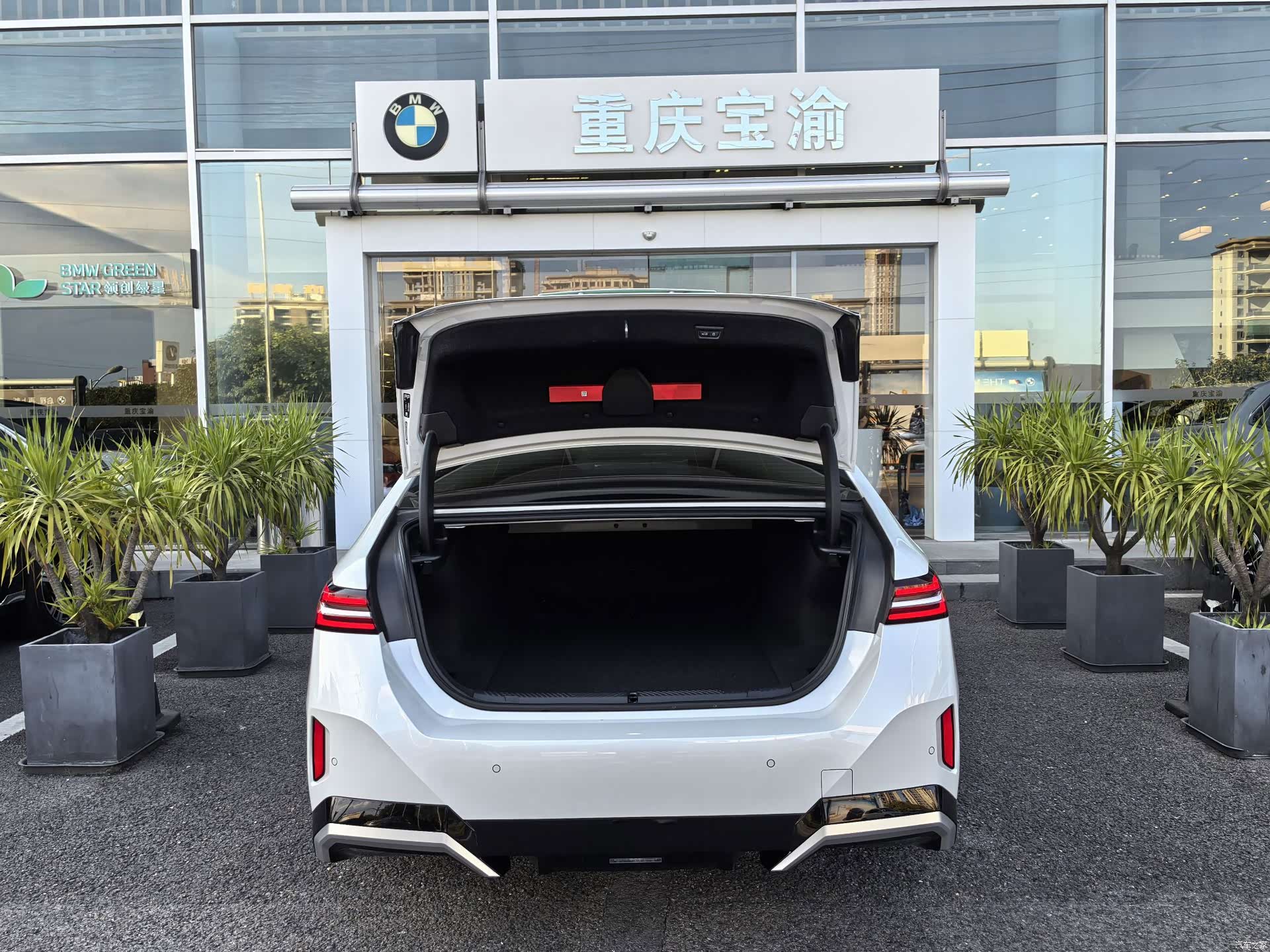 BMW i5, 2025 22