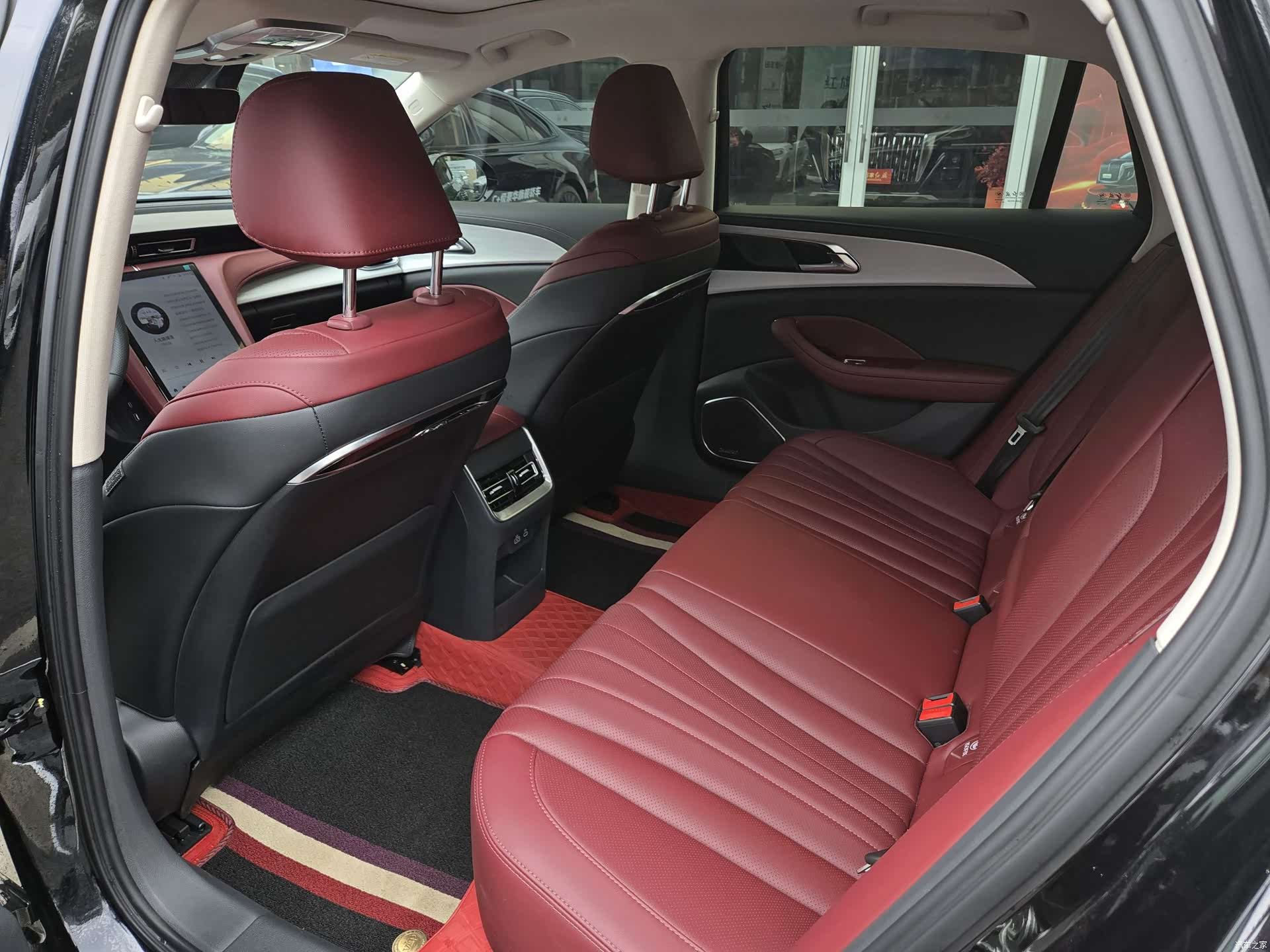Hongqi H5, 2025 10