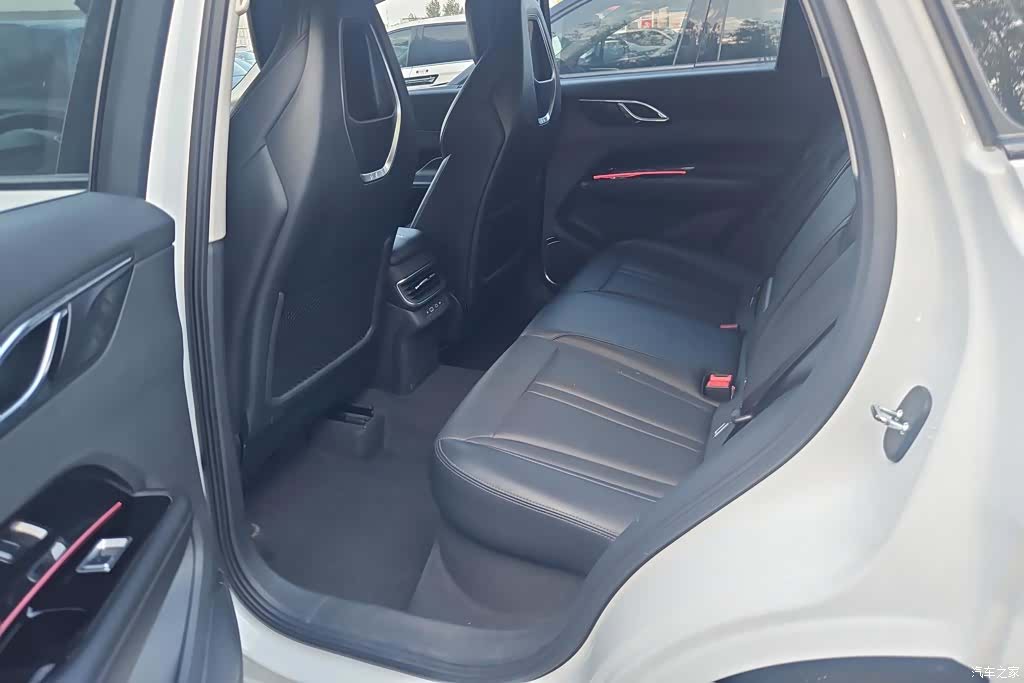 Hongqi HS3, 2024 11