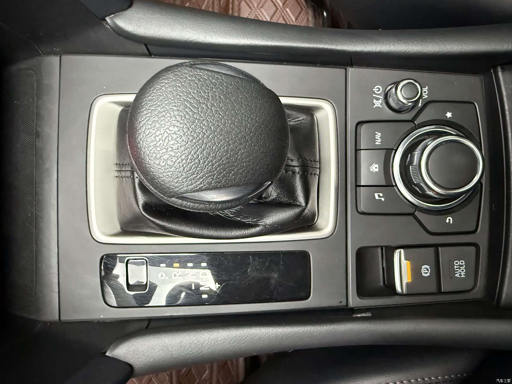 Mazda CX-4, 2023 21