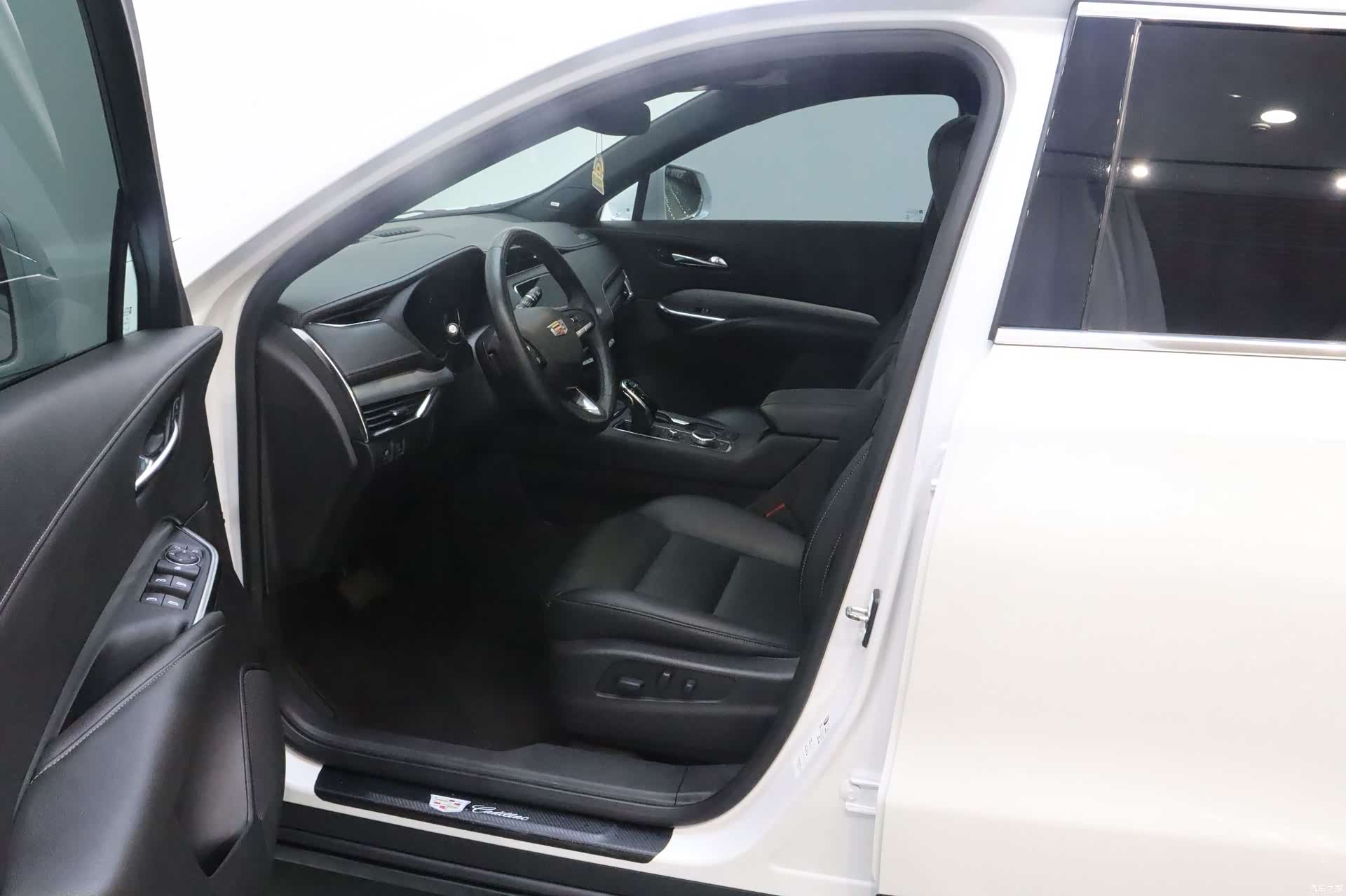 Cadillac XT4, 2021 10