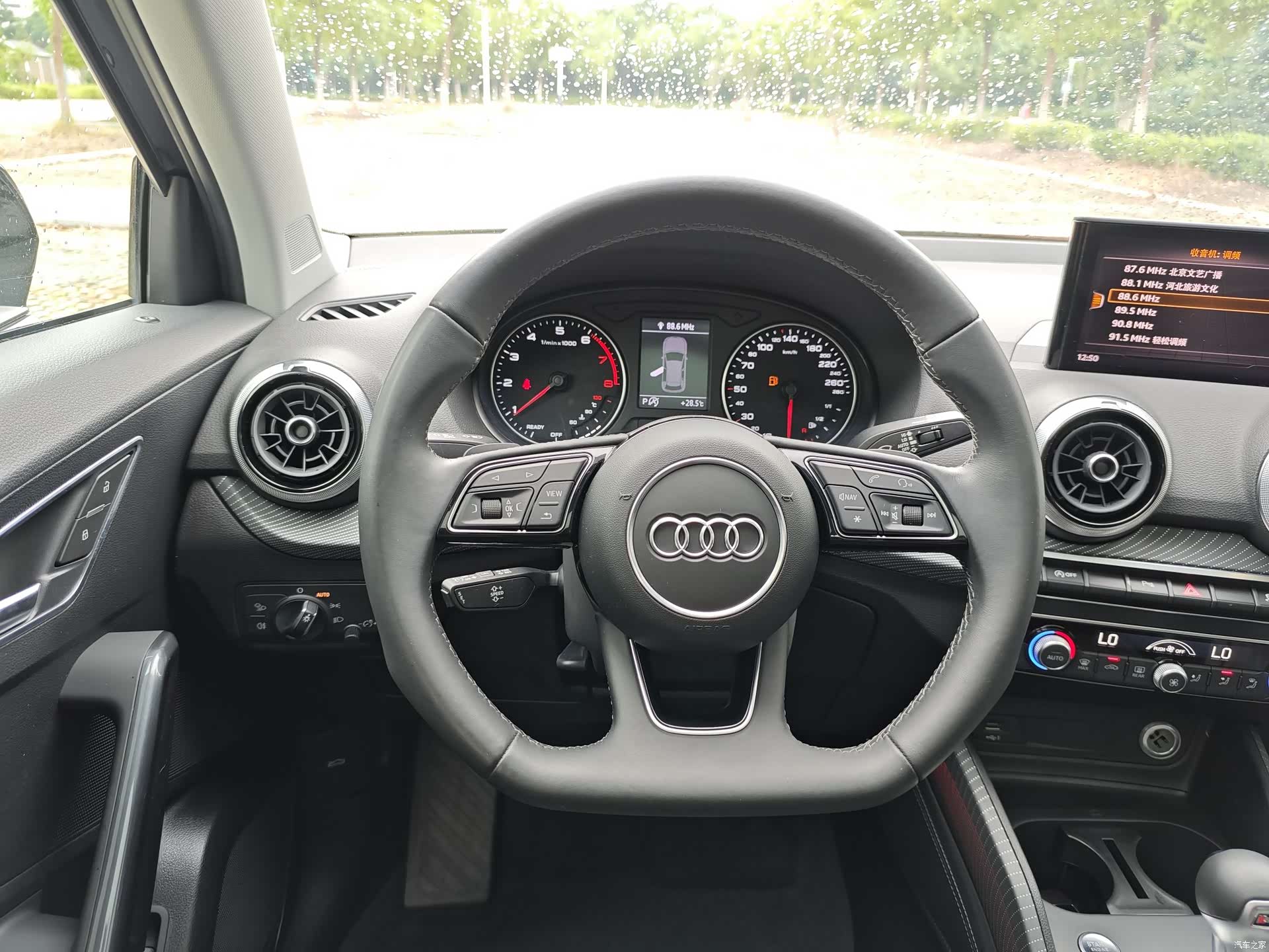 Audi Q2L, 2023 27