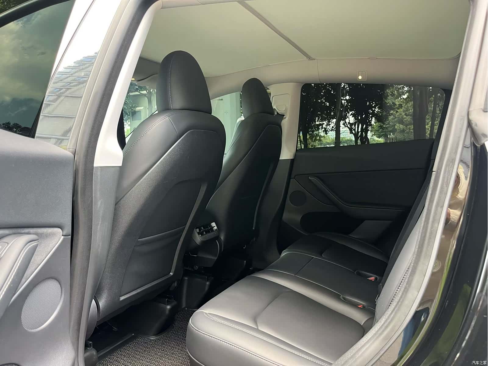 Tesla Model Y, 2023 9