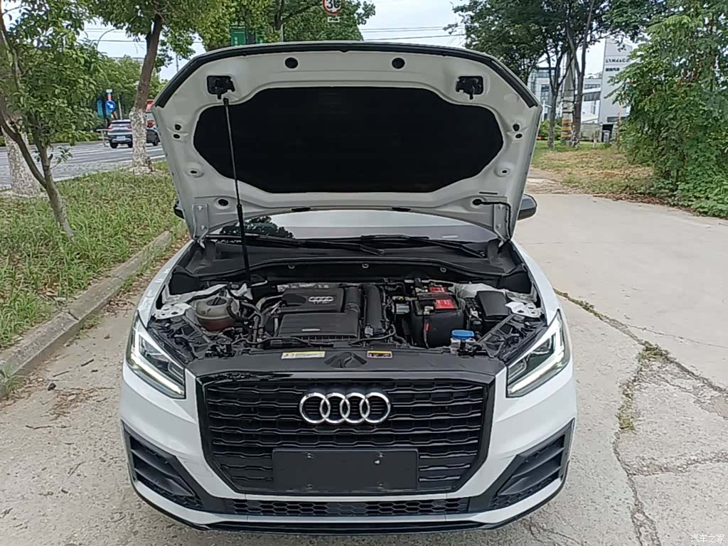 Audi Q2L, 2019 20
