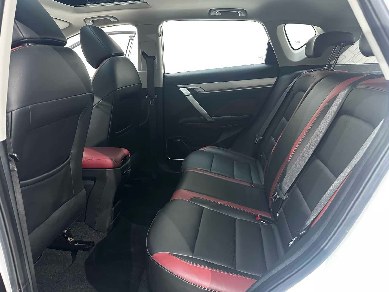 Geely Coolray, 2022 15
