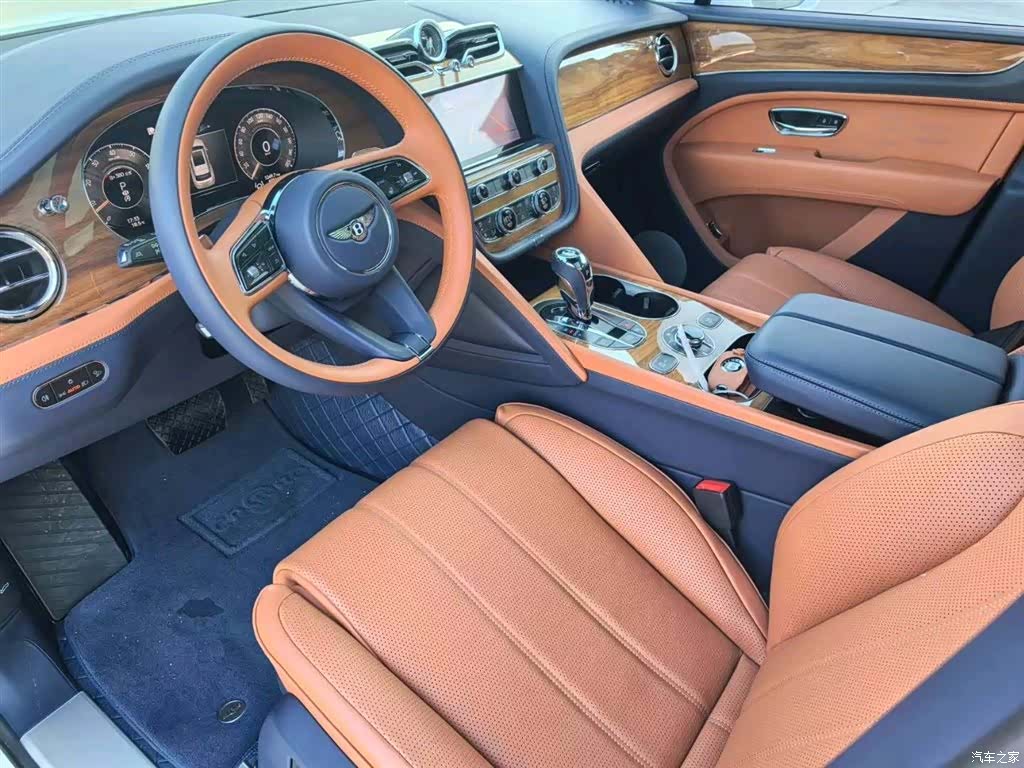 Bentley Bentayga, 2024 все фото