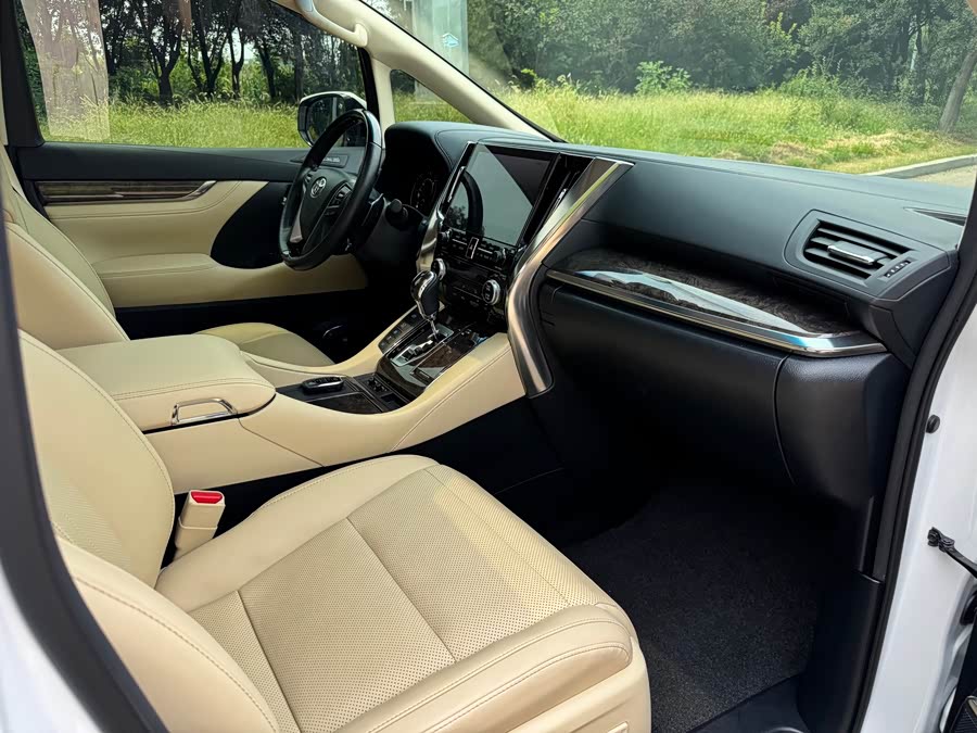 Toyota Alphard 2022, фото 11