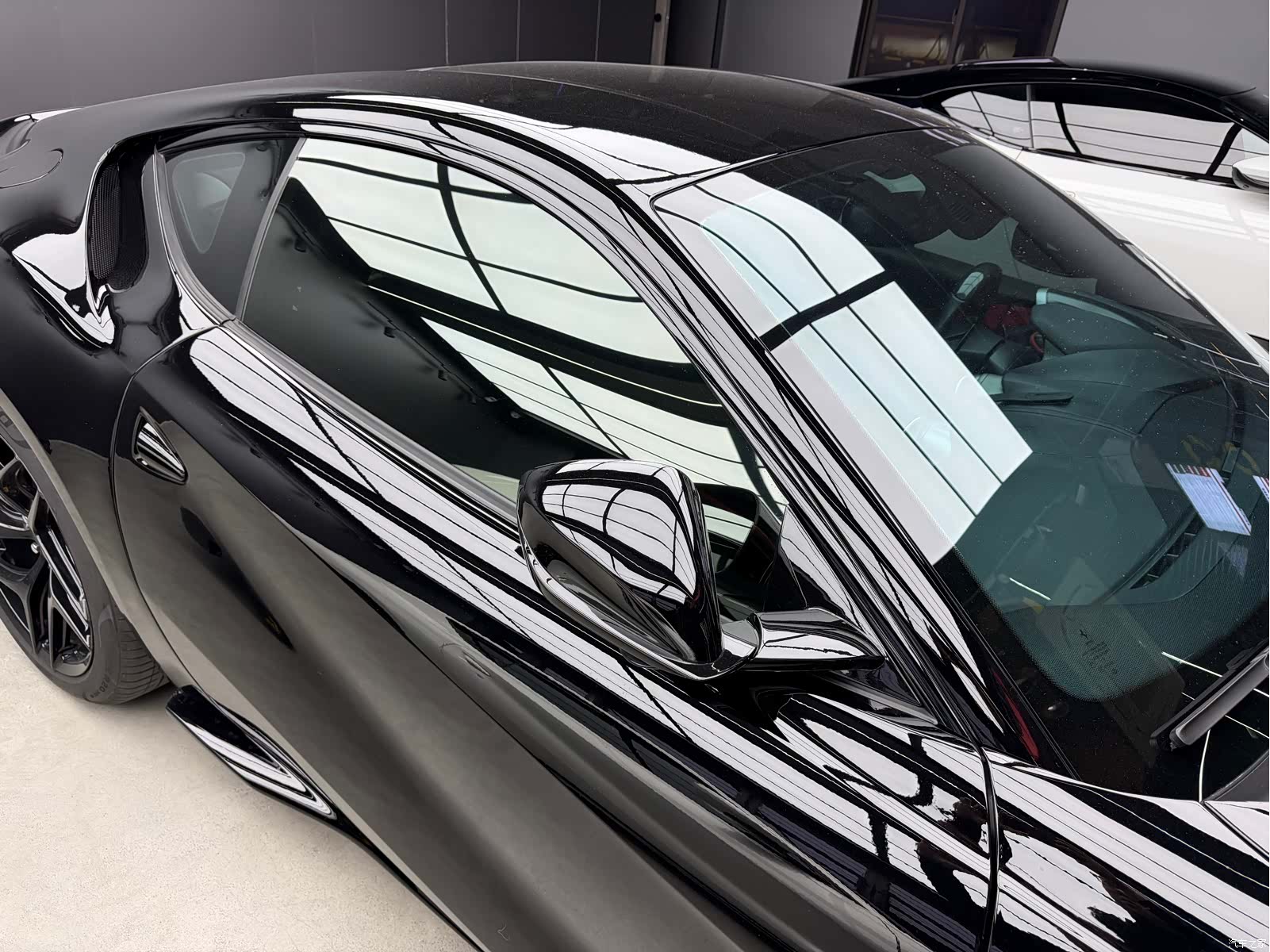 Ferrari 812, 2017 13
