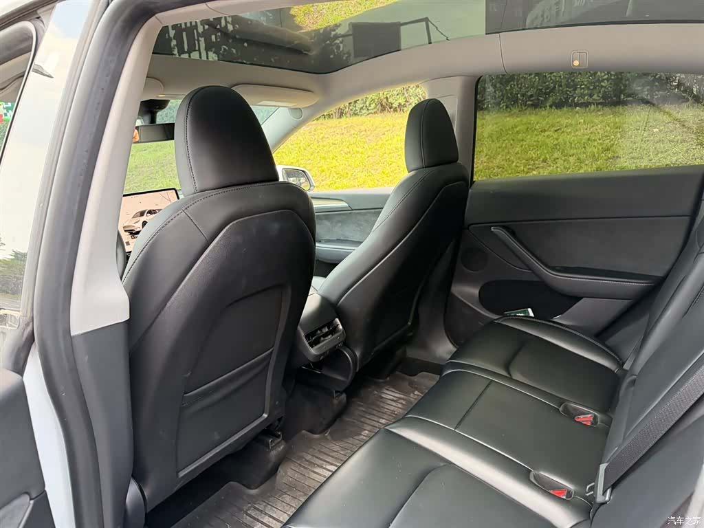Tesla Model Y, 2023 9