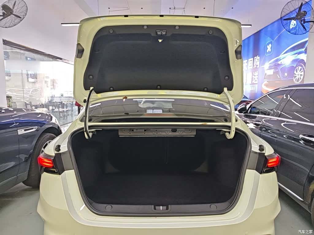 Geely Binray, 2025 19