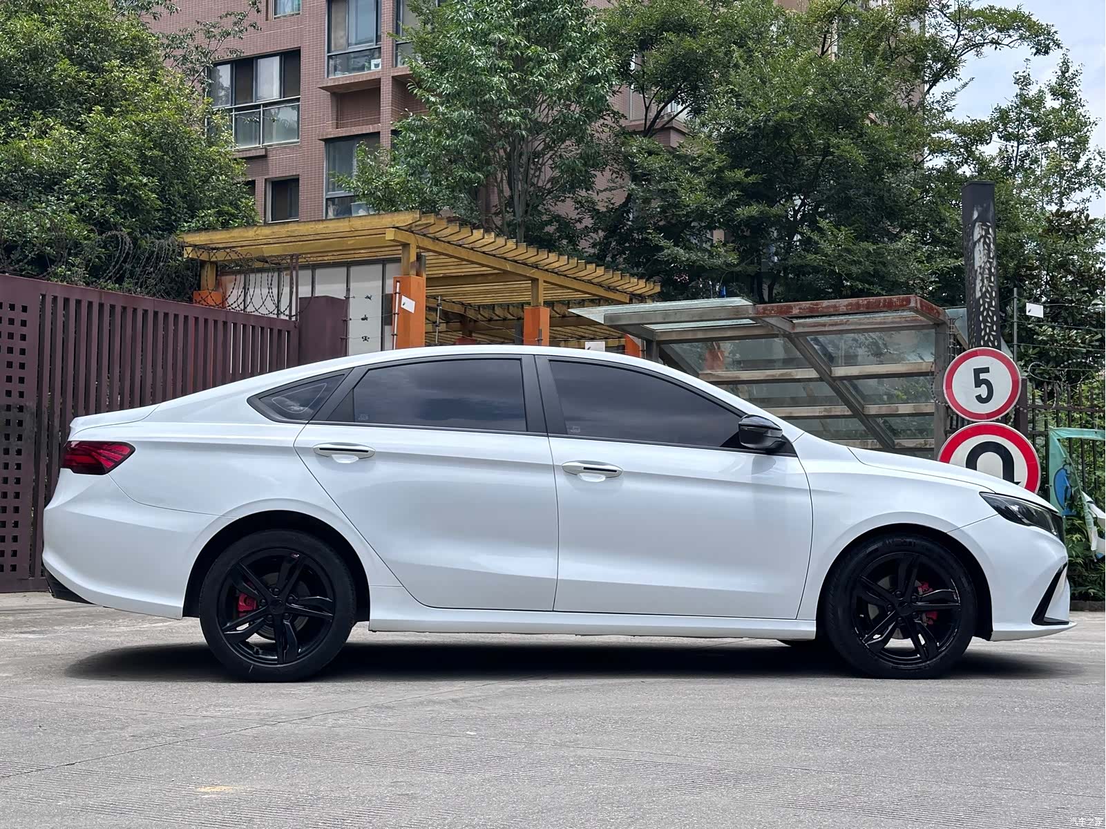 Geely Binray, 2021 13