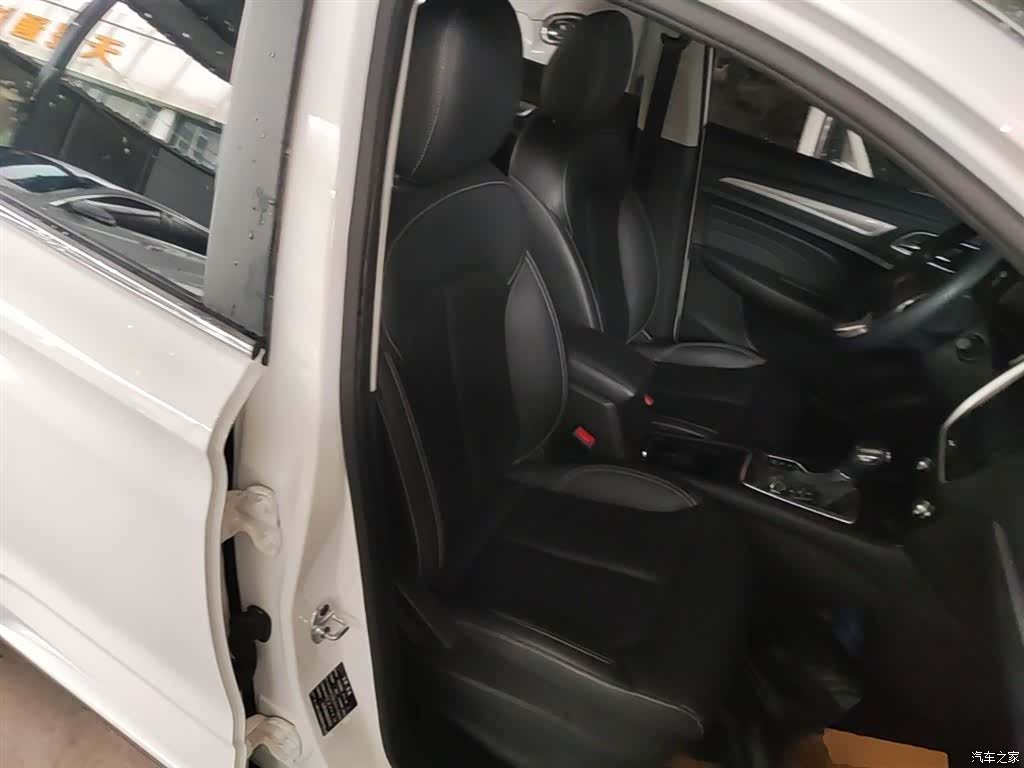 Roewe RX3, 2020 25