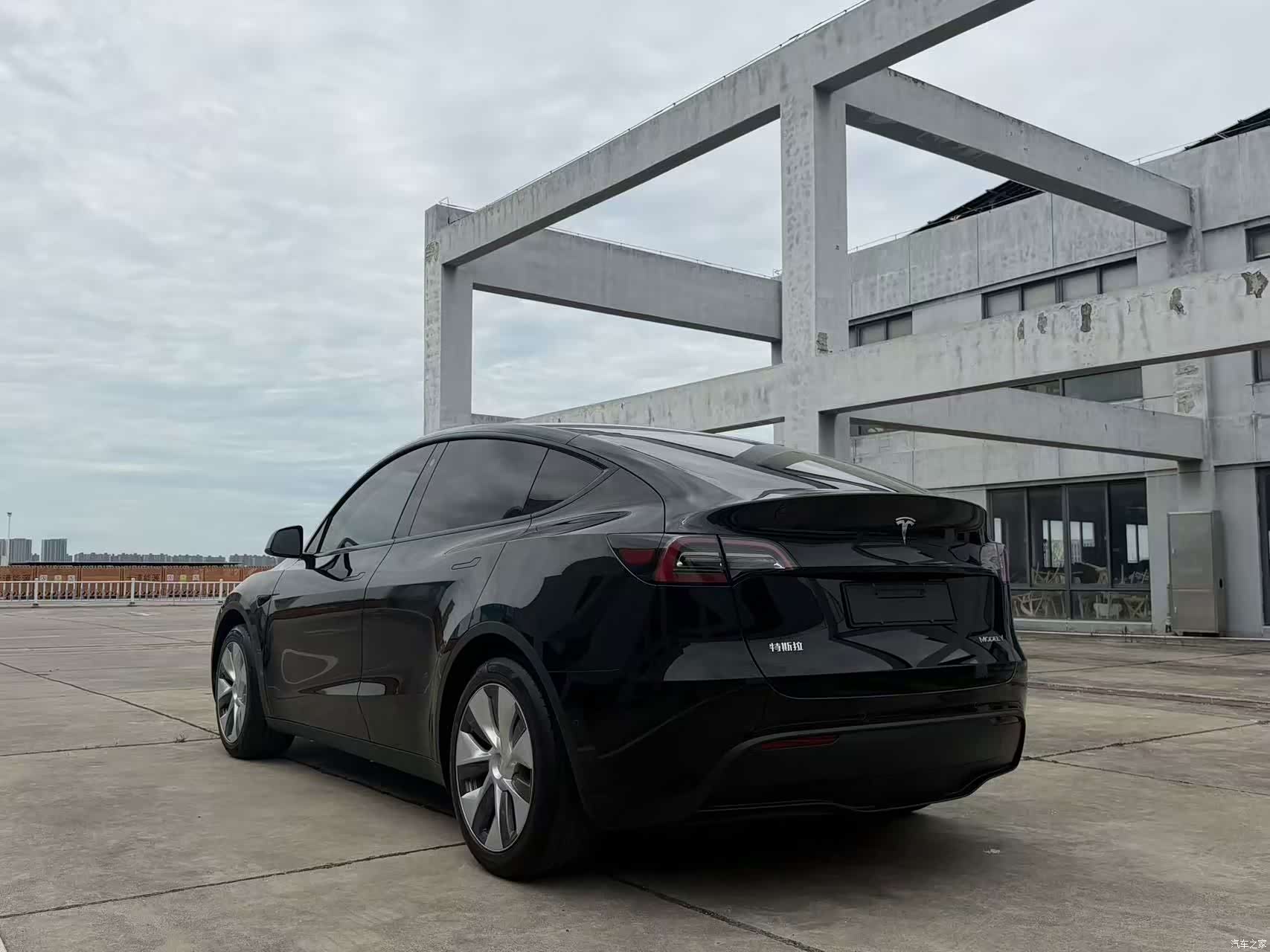 Tesla Model Y, 2023 7