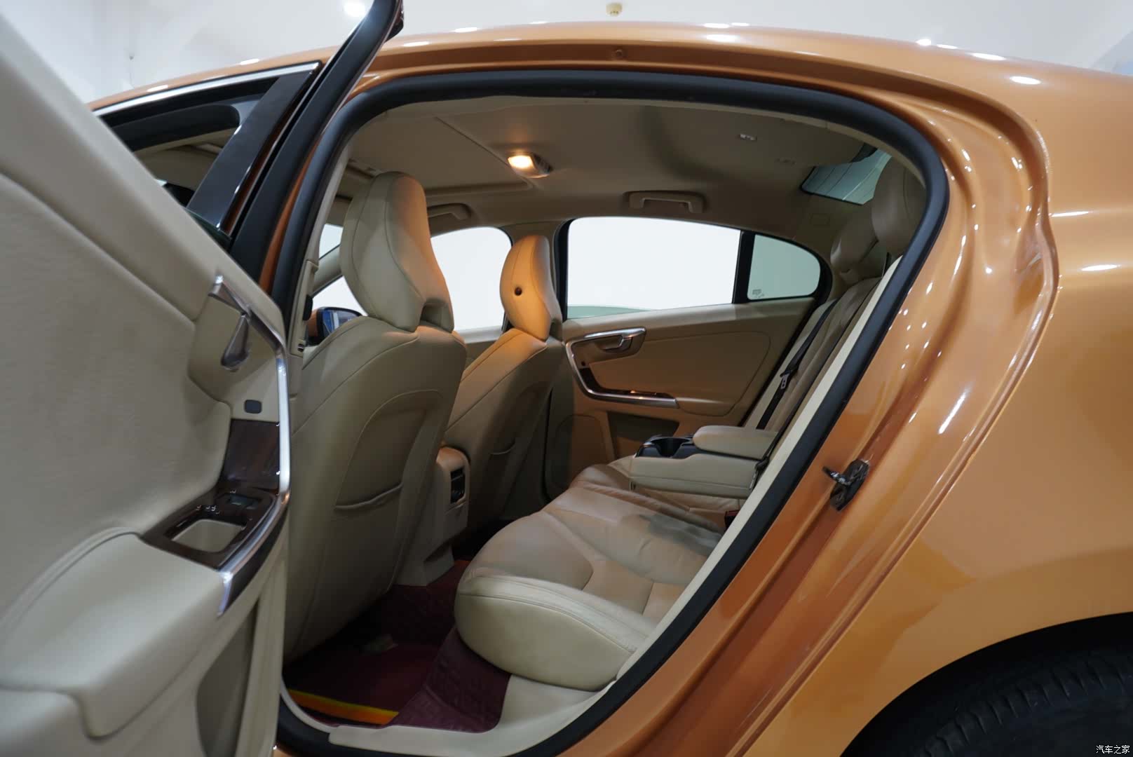 Volvo S60, 2012 8