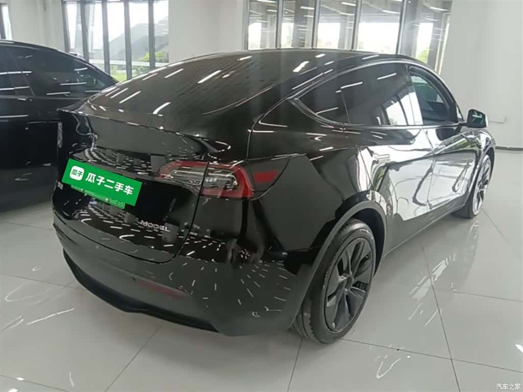 Tesla Model Y, 2024 7