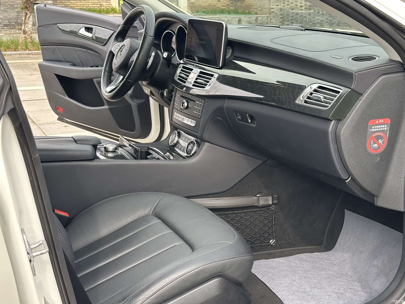 Mercedes-Benz CLS, 2015 6